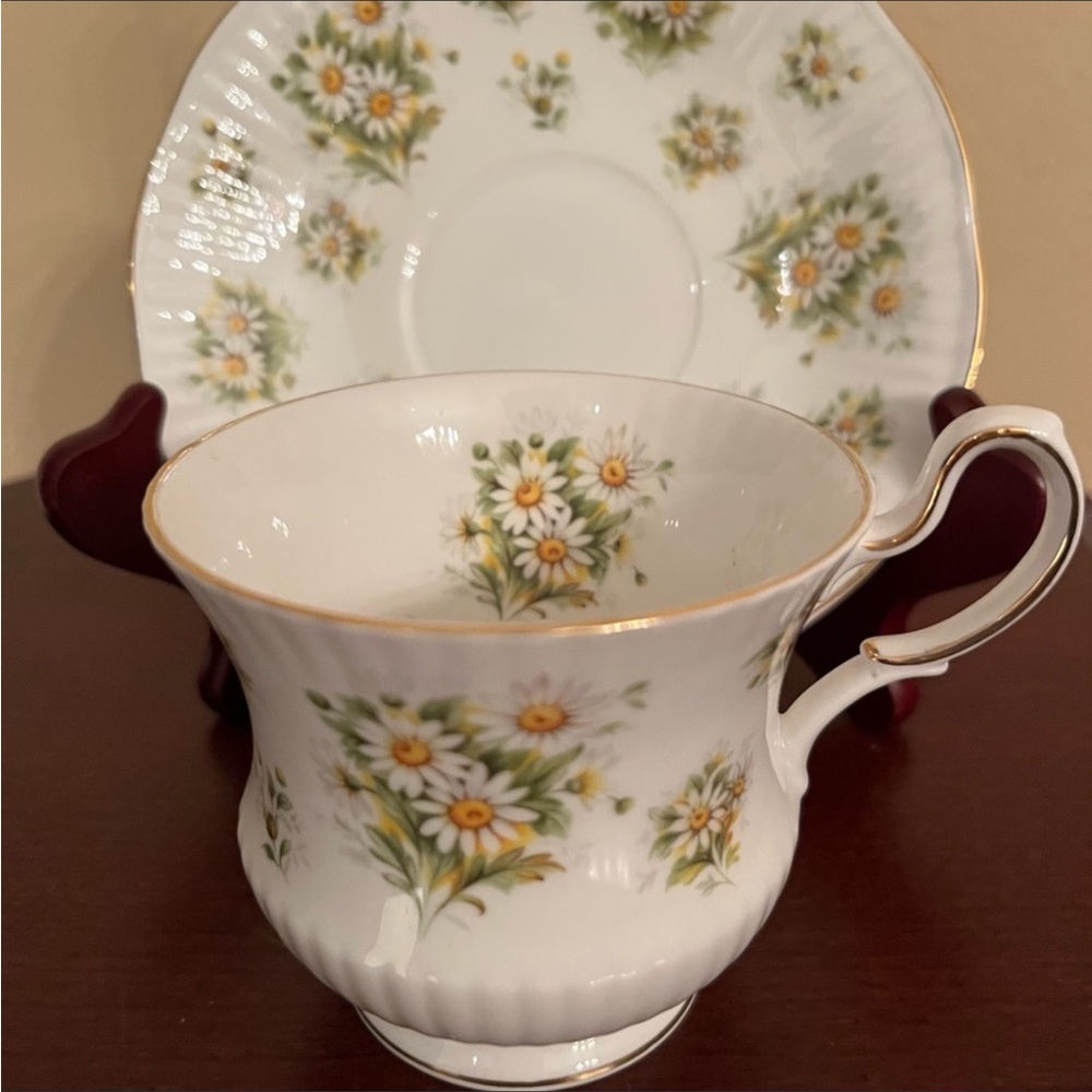 614. VINTAGE QUEEN’S BONE CHINA CUP & SAUCER SET